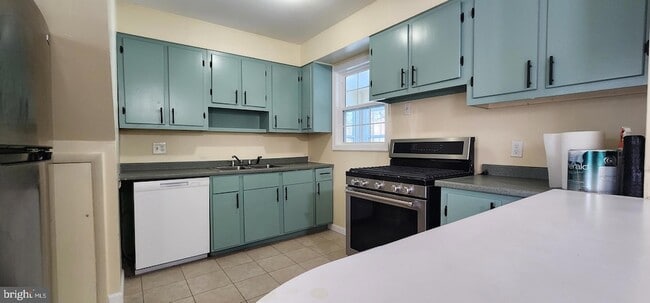 168 Martin Dr in Manassas Park, VA - Foto de edificio - Building Photo