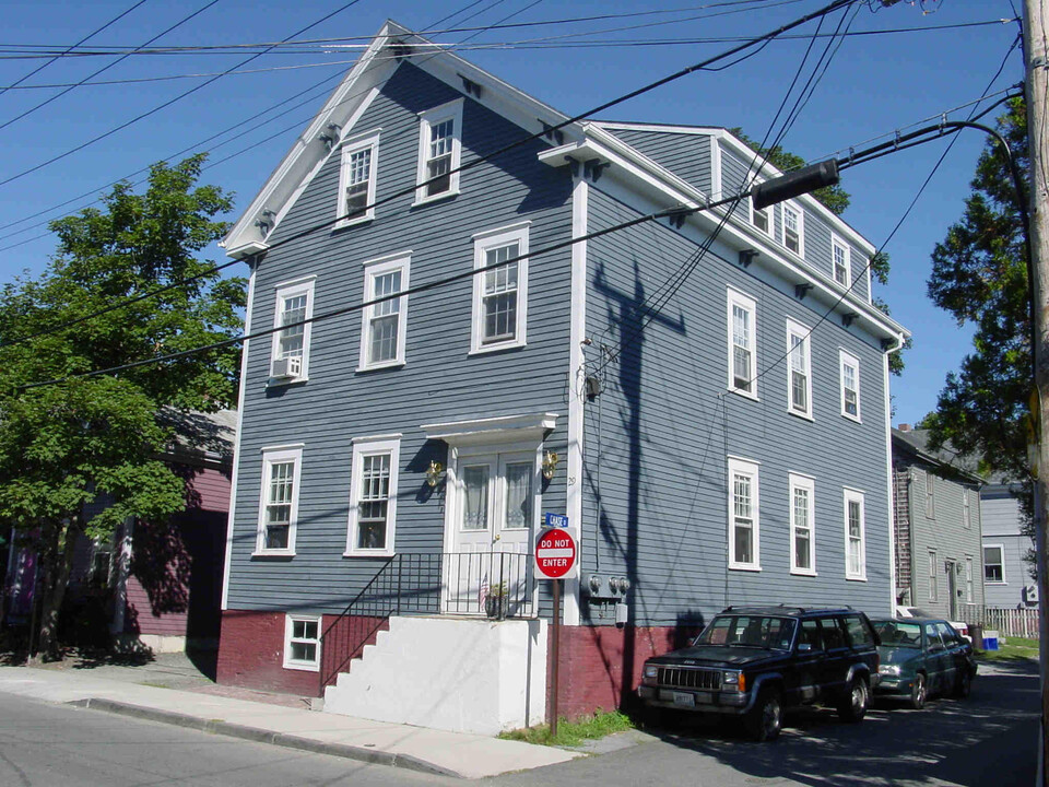 29 Poplar St, Unit 1 in Newport, RI - Building Photo