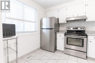 5815 Swayze Dr in Niagara Falls, ON - Building Photo - Building Photo