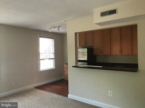 612 Bashford Ln in Alexandria, VA - Building Photo - Building Photo