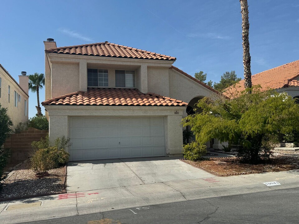 10041 Dove Ridge Dr in Las Vegas, NV - Building Photo
