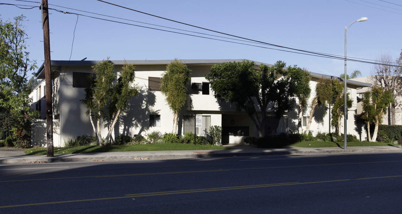 6219 Reseda Blvd in Reseda, CA - Building Photo