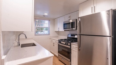 Sheffield Court in Arlington, VA - Building Photo - Building Photo