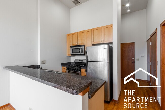 2934 N Milwaukee Ave in Chicago, IL - Building Photo - Building Photo