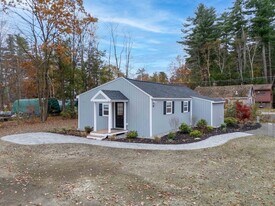 601 Collettes Grove Rd in Derry, NH - Building Photo