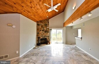 122 Wheatsheaf Ln in Telford, PA - Building Photo - Building Photo