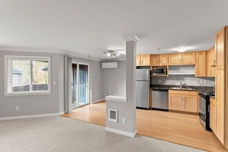 7931 SW 40th Ave in Portland, OR - Foto de edificio - Building Photo