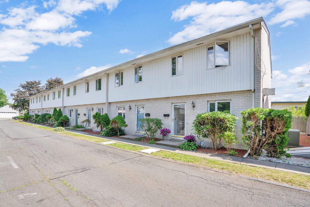 714 Newhall St in Hamden, CT - Building Photo