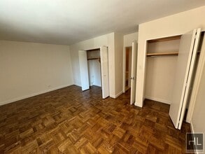 EXTRA LARGE 1 BED IN PRIME YORKVILLE LOCAT in New York, NY - Foto de edificio - Building Photo