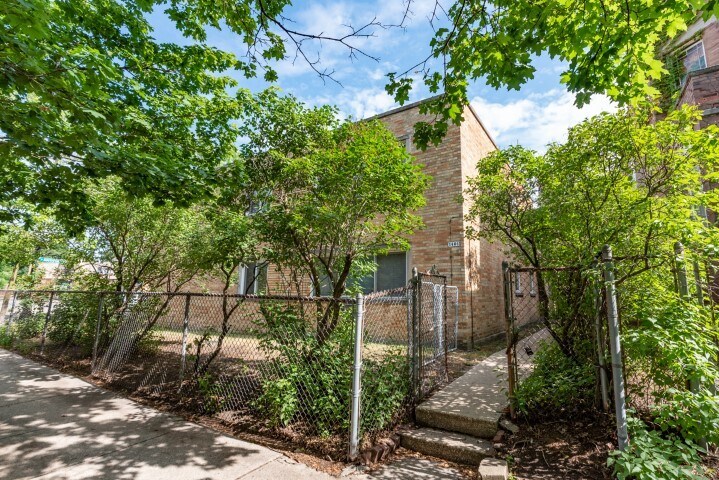 1401 W Warner Ave-Unit -1A in Chicago, IL - Building Photo