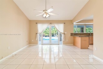 11465 SW 100th Ter in Miami, FL - Building Photo - Building Photo