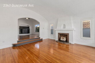 2347 S Dunsmuir Ave in Los Angeles, CA - Building Photo - Building Photo