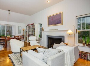 98 Thomas Ave in East Hampton, NY - Building Photo - Building Photo