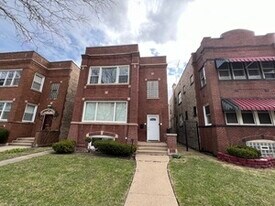 1305 N Austin Blvd in Chicago, IL - Building Photo