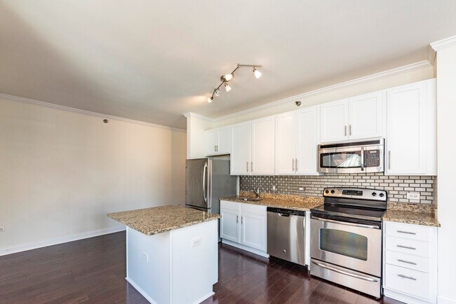 1 E 8th St, Unit 511 in Chicago, IL - Foto de edificio - Building Photo