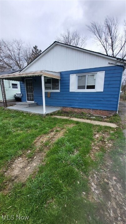 16718 Lipton Ave in Cleveland, OH - Building Photo