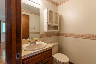 1 Oak Frst Dr in Manchester, CT - Building Photo - Building Photo