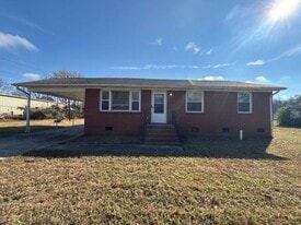 6005 Waxhaw Hwy in Monroe, NC - Building Photo