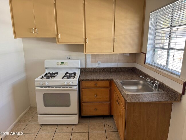 property at 1411 W Clarendon Ave