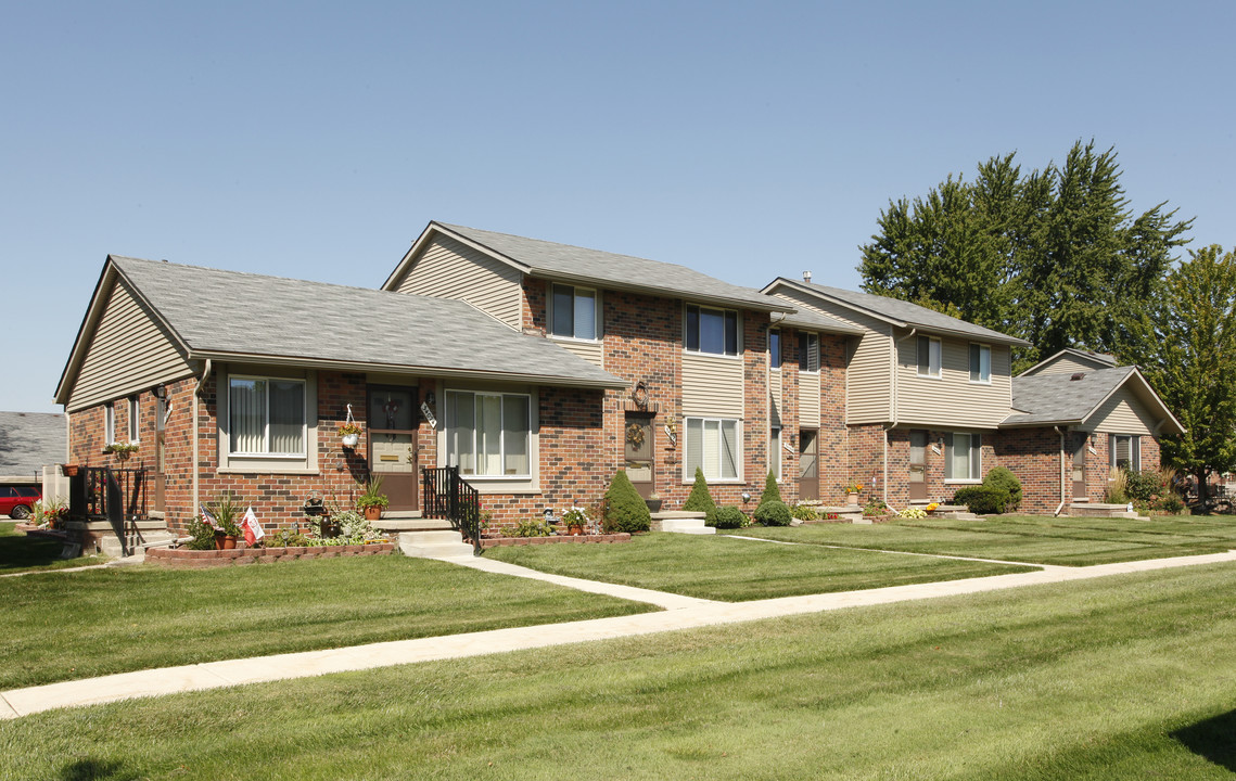 Holliday Park Cooperative in Westland, MI - Foto de edificio