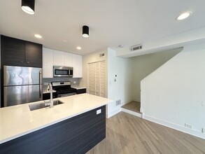 957 W Grace St in Chicago, IL - Foto de edificio - Building Photo