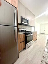 660 Lenox Ave., Unit 3 in Miami Beach, FL - Building Photo - Building Photo