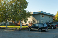 C&J Apartments in Anchorage, AK - Foto de edificio - Building Photo