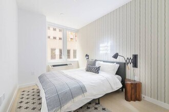 180 John St, Unit 2206 in New York, NY - Building Photo - Building Photo