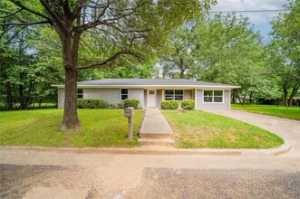 1109 Booker Ave in Mount Pleasant, TX - Building Photo - Building Photo