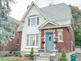 464 Holland Ave in Ottawa, ON - Building Photo