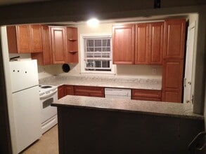 13 Grandview Dr, Unit 13 Grandview Dr in Farmington, CT - Foto de edificio - Building Photo