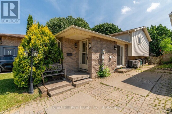 15 Homestead Pl in Kitchener, ON - Building Photo - Building Photo