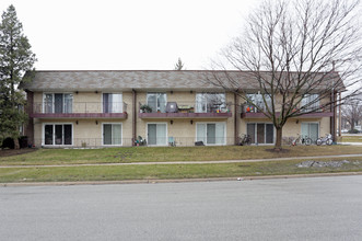 3N550 Crown Rd in Bensenville, IL - Foto de edificio - Building Photo