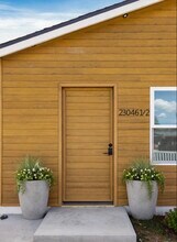 23046 Saticoy St, Unit 23046.5 in Canoga Park, CA - Building Photo - Building Photo