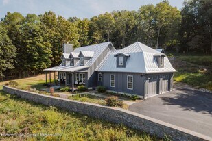 8000 Albany Post Rd in Rhinebeck, NY - Building Photo