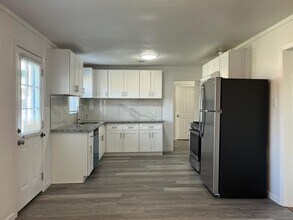 2302 35th Ave N in Texas City, TX - Building Photo - Building Photo