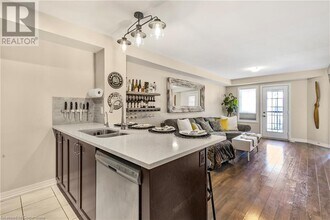 504 Buckeye Ct in Milton, ON - Building Photo - Building Photo