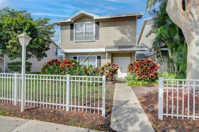 12270 NW 36th Pl in Sunrise, FL - Building Photo - Building Photo