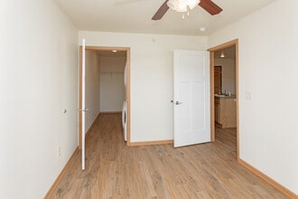 City Station in River Falls, WI - Foto de edificio - Interior Photo