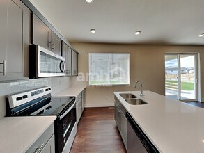 3994 Wyedale Way in Colorado Springs, CO - Foto de edificio - Building Photo