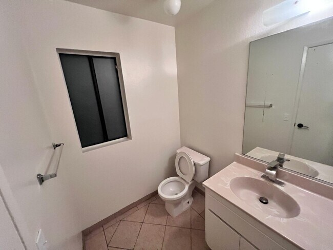 686 Woodcrest Dr in Lake Elsinore, CA - Building Photo - Building Photo