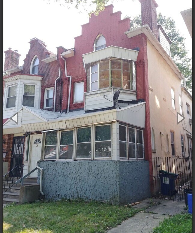 28 N 50th St in Philadelphia, PA - Building Photo - Building Photo