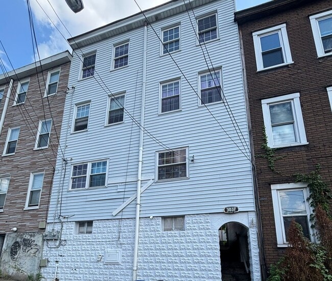 property at 3037 Pulawski Wy