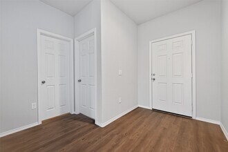 20706 Southern Wds Blvd in Roman Forest, TX - Foto de edificio - Building Photo