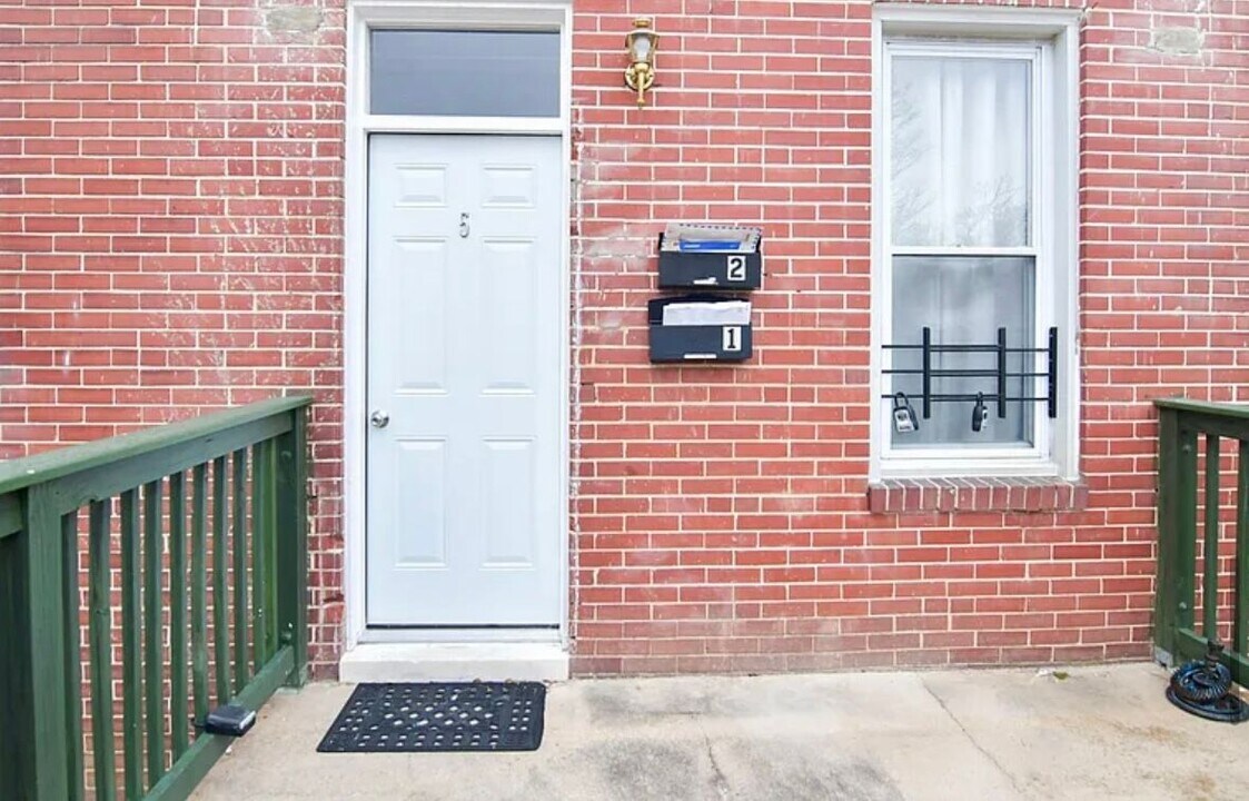 5 S Wickham Rd in Baltimore, MD - Foto de edificio