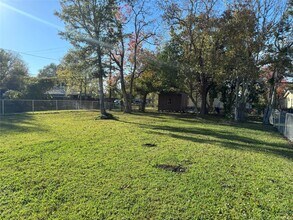 117 Oak Dr in Lake Jackson, TX - Foto de edificio - Building Photo