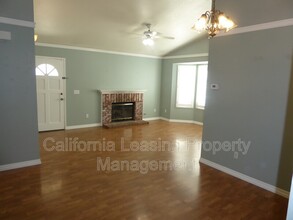 28465 Victoria Rd in Castaic, CA - Building Photo - Building Photo