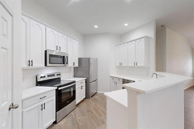 property at 1096 Oakbrook St