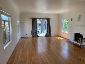 1725 Gillespie St in Santa Barbara, CA - Foto de edificio - Building Photo