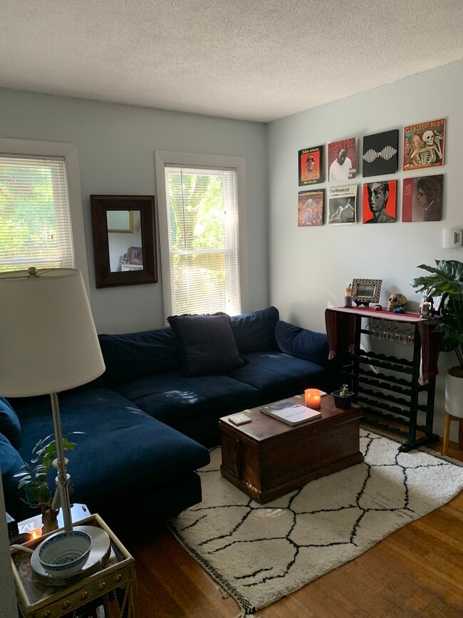 28 Soden St, Unit 28-1 in Cambridge, MA - Foto de edificio - Building Photo